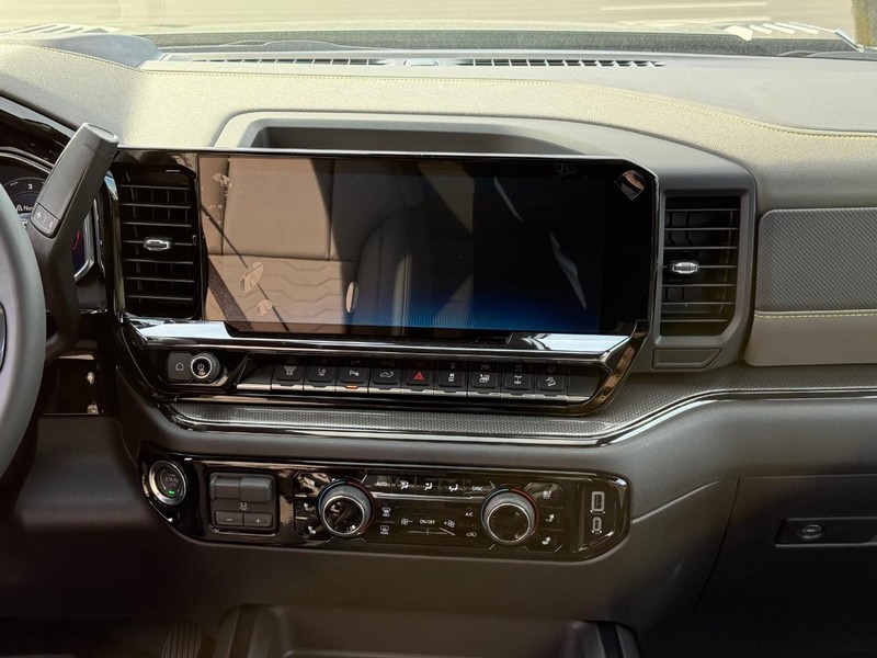 Chevrolet Silverado 2500HD Vehicle Full-screen Gallery Image 9