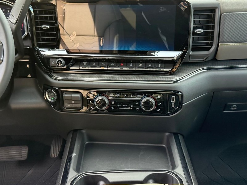 Chevrolet Silverado 2500HD Vehicle Full-screen Gallery Image 10