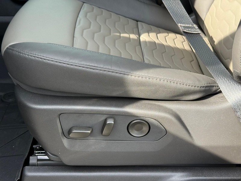 Chevrolet Silverado 2500HD Vehicle Full-screen Gallery Image 14