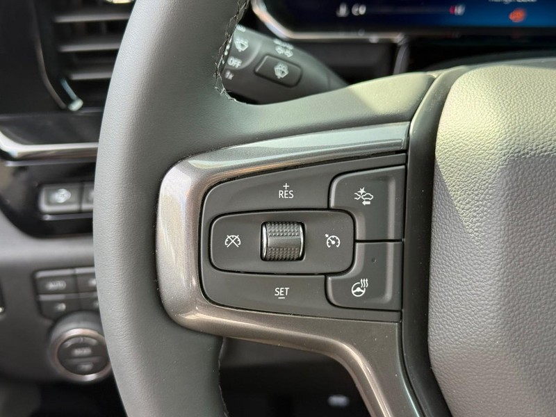 Chevrolet Silverado 2500HD Vehicle Full-screen Gallery Image 15