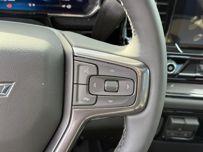 Chevrolet Silverado 2500HD Vehicle Full-screen Gallery Image 16