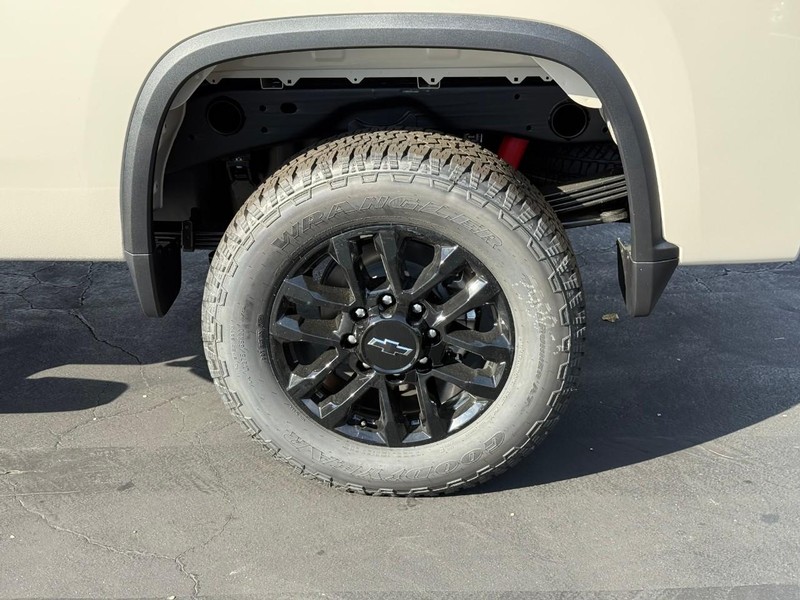 Chevrolet Silverado 2500HD Vehicle Full-screen Gallery Image 4