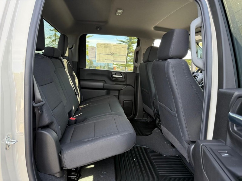 Chevrolet Silverado 2500HD Vehicle Full-screen Gallery Image 6