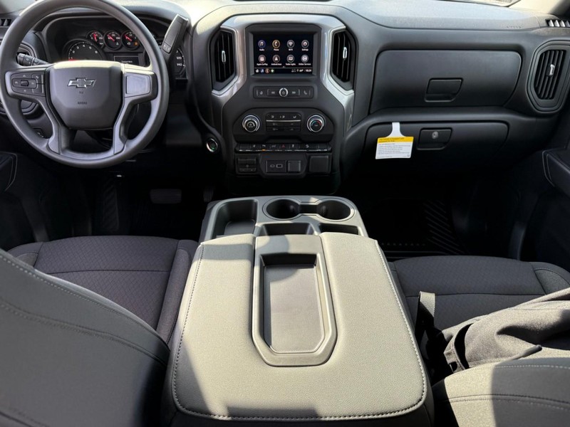 Chevrolet Silverado 2500HD Vehicle Full-screen Gallery Image 7