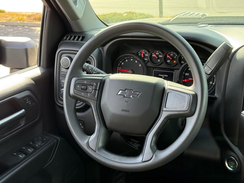 Chevrolet Silverado 2500HD Vehicle Full-screen Gallery Image 8