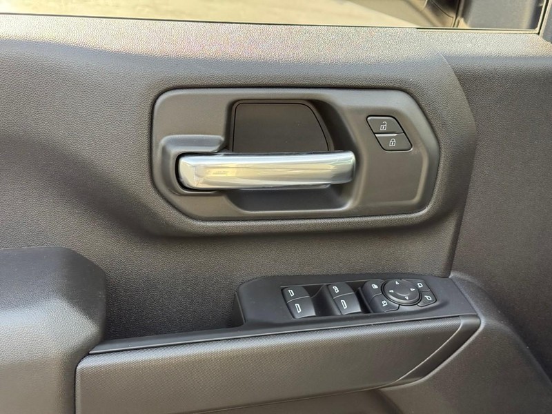 Chevrolet Silverado 2500HD Vehicle Full-screen Gallery Image 11