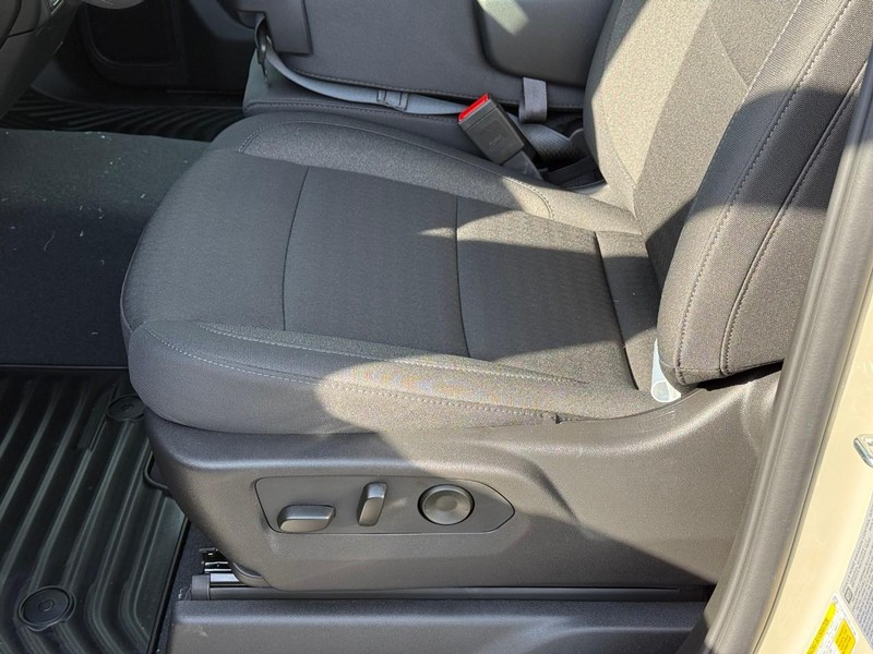 Chevrolet Silverado 2500HD Vehicle Full-screen Gallery Image 12