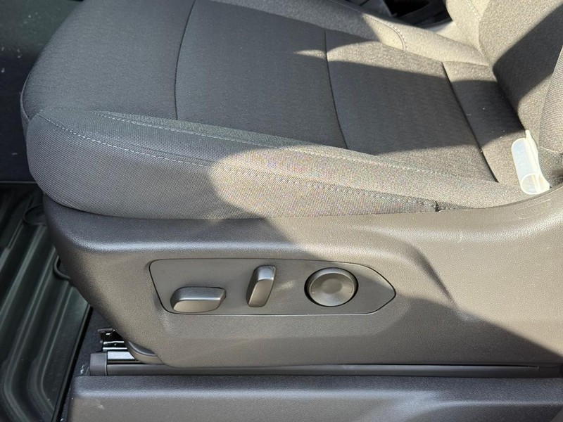 Chevrolet Silverado 2500HD Vehicle Full-screen Gallery Image 13