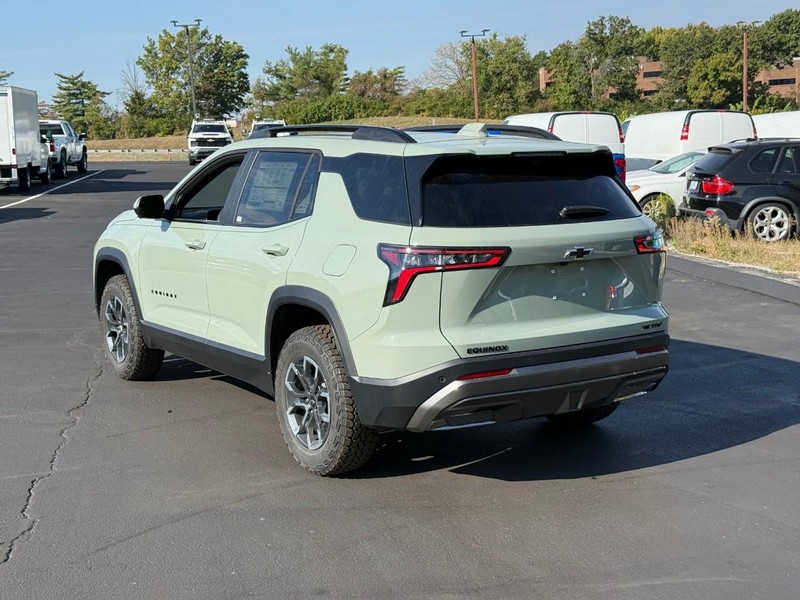 Chevrolet Equinox Vehicle Full-screen Gallery Image 3