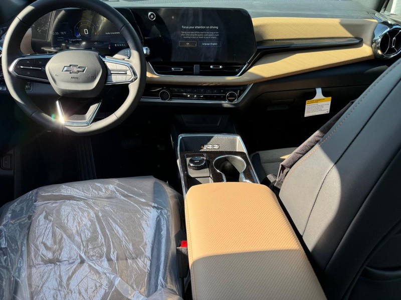 Chevrolet Equinox Vehicle Full-screen Gallery Image 7