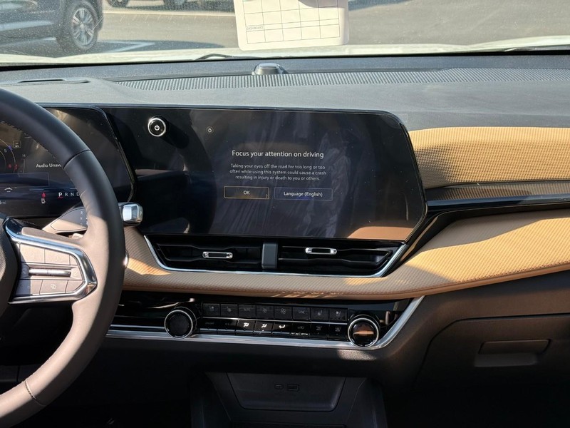 Chevrolet Equinox Vehicle Full-screen Gallery Image 9