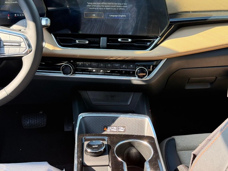 Chevrolet Equinox Vehicle Full-screen Gallery Image 10