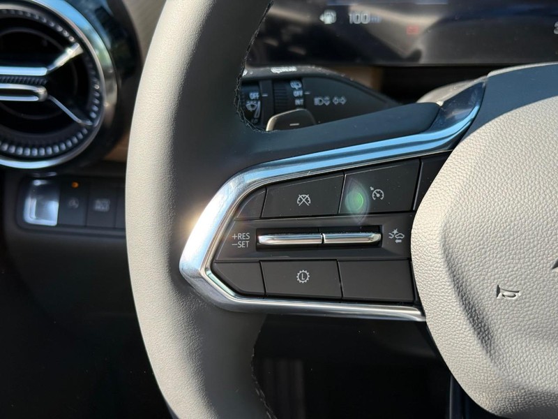 Chevrolet Equinox Vehicle Full-screen Gallery Image 13