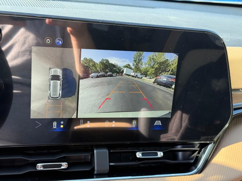 Chevrolet Equinox Vehicle Full-screen Gallery Image 15