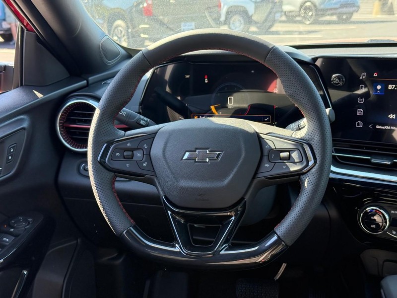 Chevrolet Trax Vehicle Full-screen Gallery Image 8