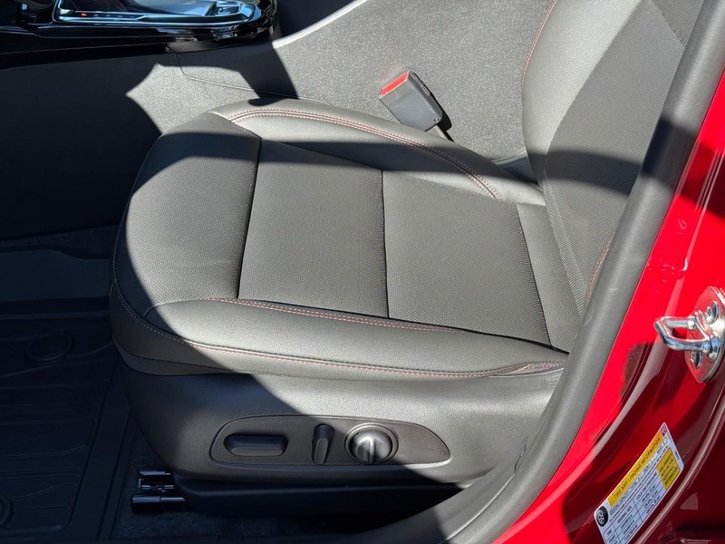 Chevrolet Trax Vehicle Full-screen Gallery Image 12