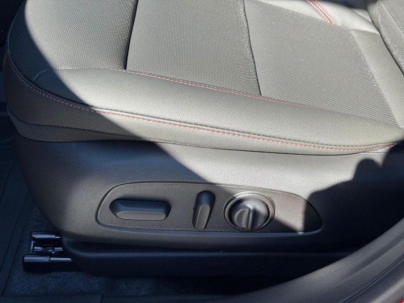 Chevrolet Trax Vehicle Full-screen Gallery Image 13