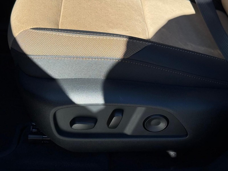 Chevrolet Equinox Vehicle Full-screen Gallery Image 13