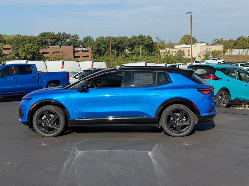 Chevrolet Equinox EV Vehicle Full-screen Gallery Image 2