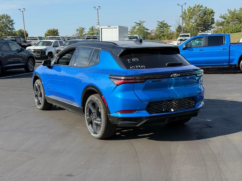 Chevrolet Equinox EV Vehicle Full-screen Gallery Image 3