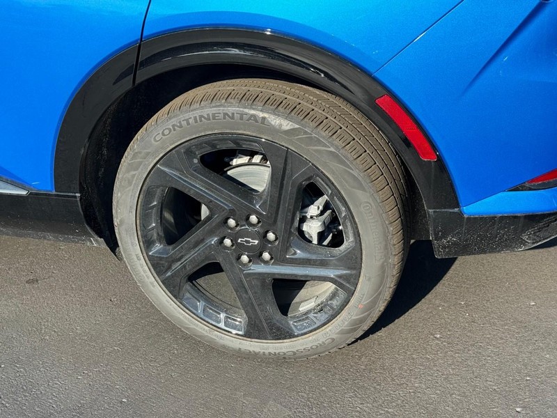 Chevrolet Equinox EV Vehicle Full-screen Gallery Image 4