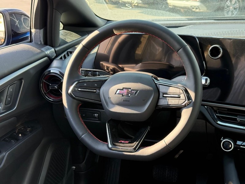 Chevrolet Equinox EV Vehicle Full-screen Gallery Image 7