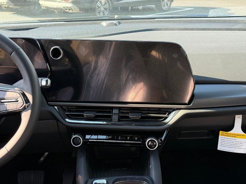 Chevrolet Equinox EV Vehicle Full-screen Gallery Image 8