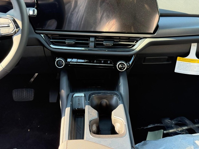 Chevrolet Equinox EV Vehicle Full-screen Gallery Image 9