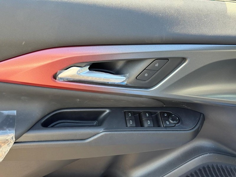 Chevrolet Equinox EV Vehicle Full-screen Gallery Image 10