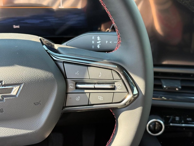 Chevrolet Equinox EV Vehicle Full-screen Gallery Image 12