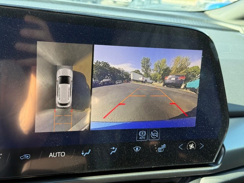 Chevrolet Equinox EV Vehicle Full-screen Gallery Image 13