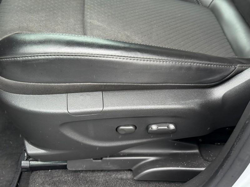 Buick Encore Vehicle Full-screen Gallery Image 18