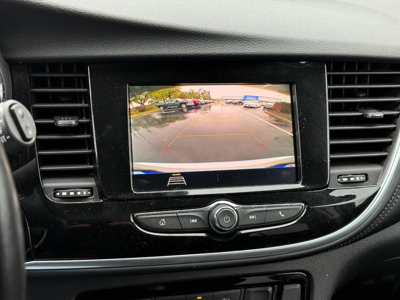 Buick Encore Vehicle Full-screen Gallery Image 23