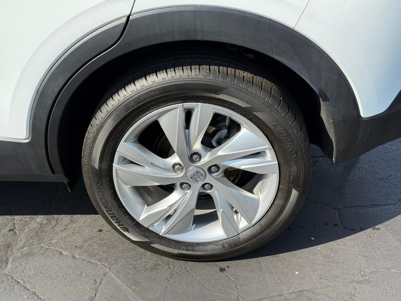 Buick Encore GX Vehicle Full-screen Gallery Image 4