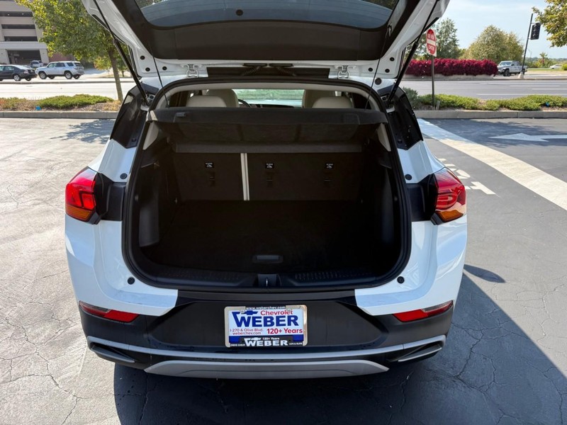 Buick Encore GX Vehicle Full-screen Gallery Image 6