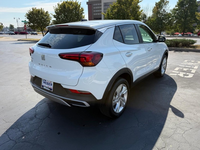Buick Encore GX Vehicle Full-screen Gallery Image 8