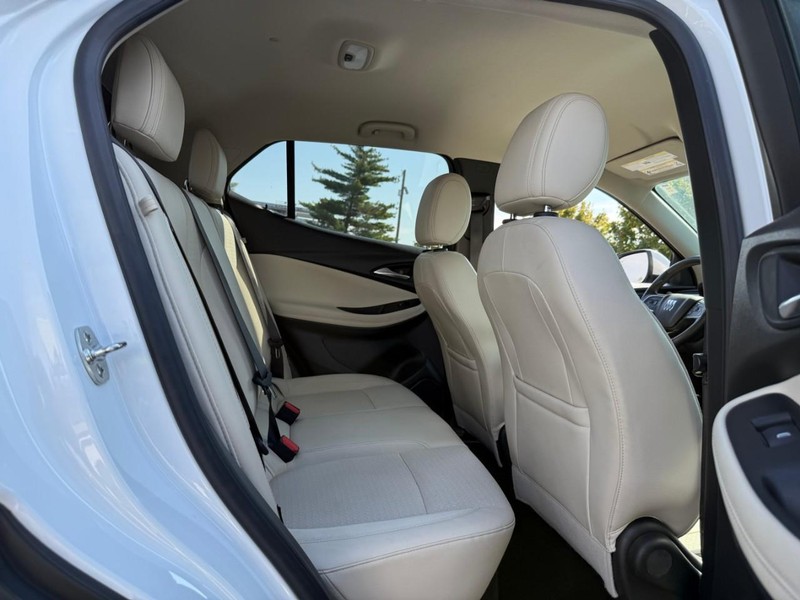 Buick Encore GX Vehicle Full-screen Gallery Image 11