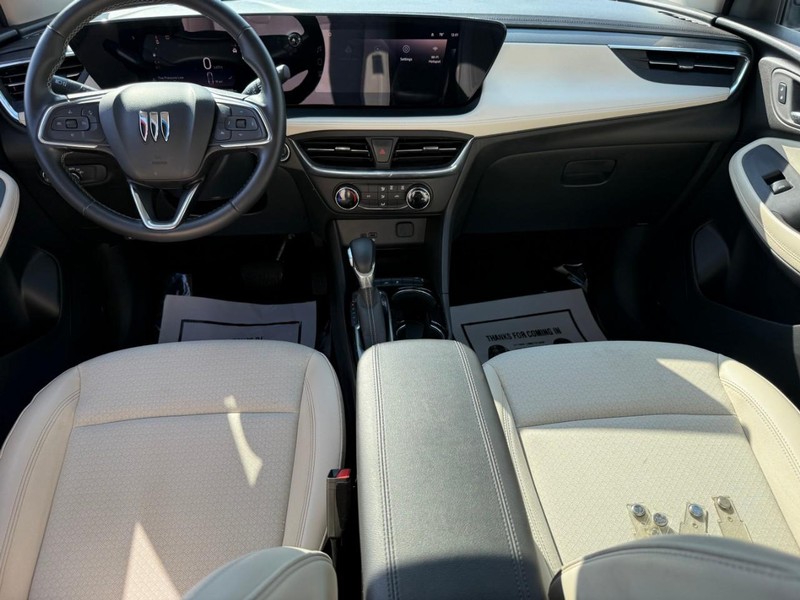 Buick Encore GX Vehicle Full-screen Gallery Image 12