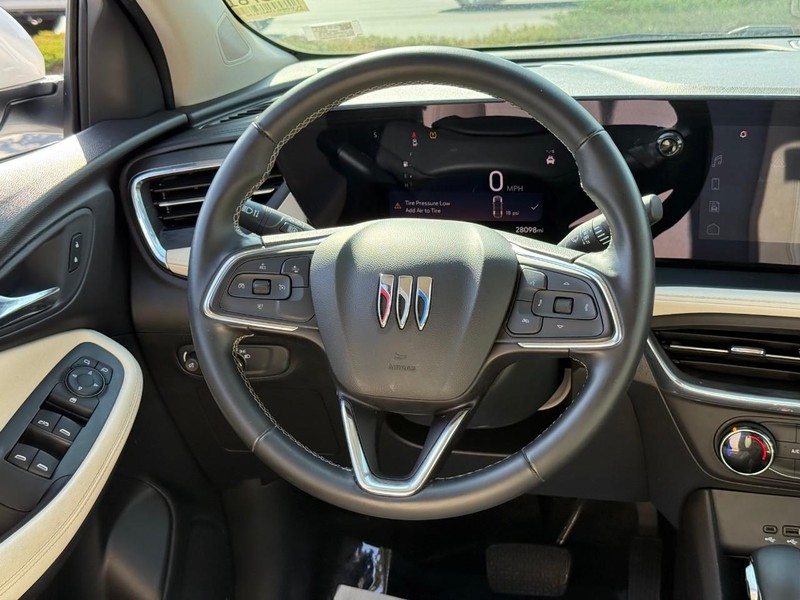 Buick Encore GX Vehicle Full-screen Gallery Image 13