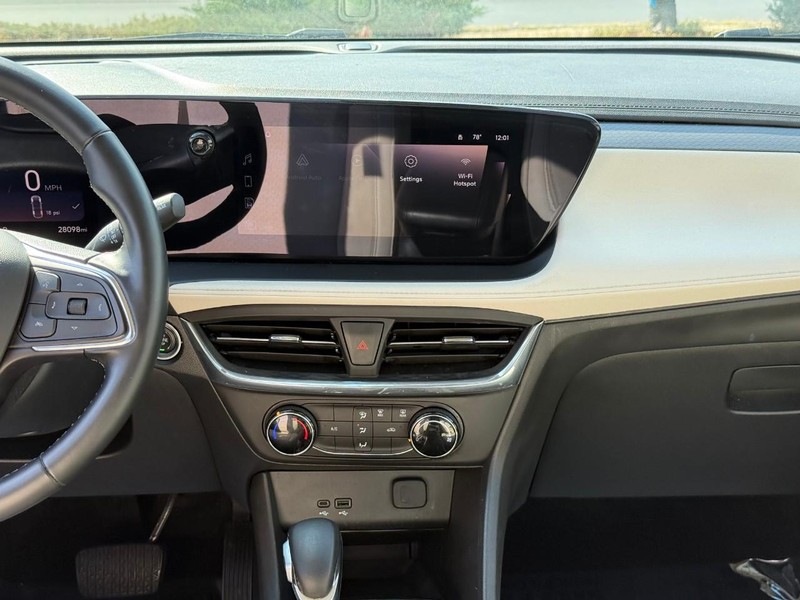 Buick Encore GX Vehicle Full-screen Gallery Image 14