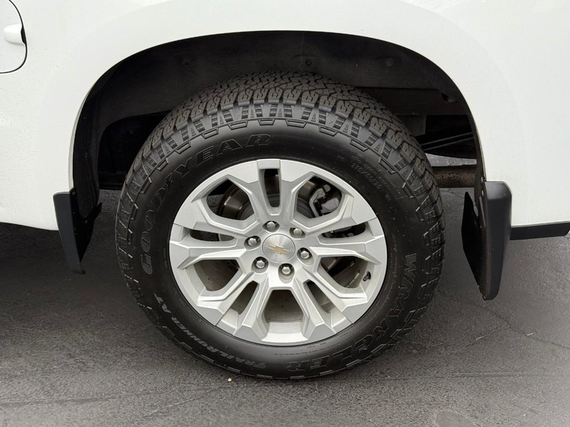 Chevrolet Silverado 1500 Vehicle Full-screen Gallery Image 4