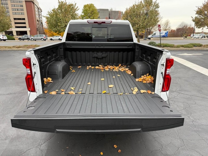 Chevrolet Silverado 1500 Vehicle Full-screen Gallery Image 5