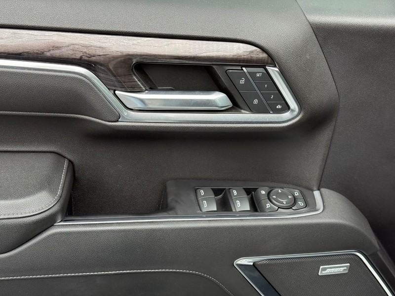 Chevrolet Silverado 1500 Vehicle Full-screen Gallery Image 16