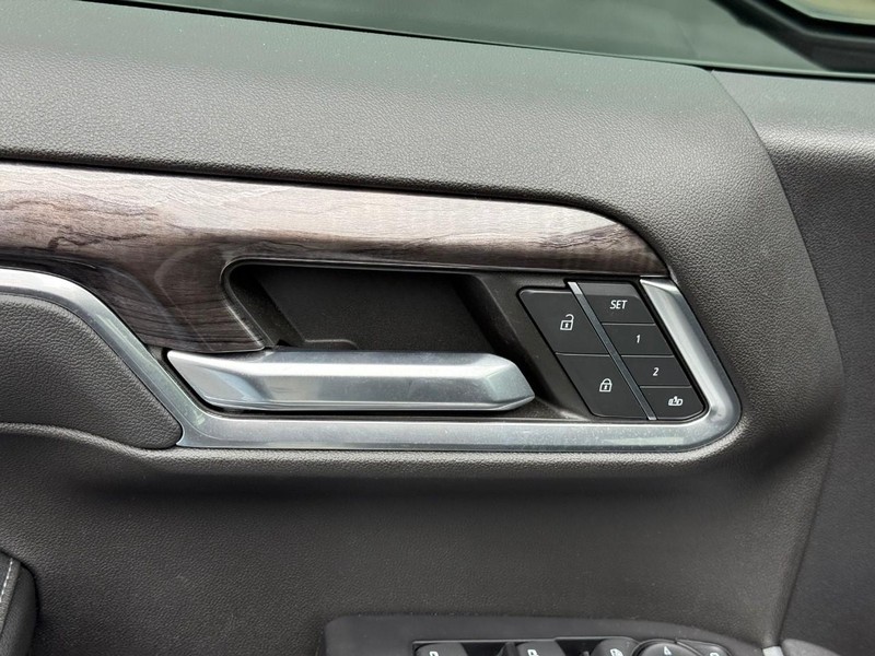 Chevrolet Silverado 1500 Vehicle Full-screen Gallery Image 17