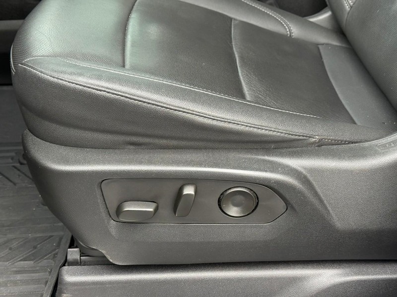 Chevrolet Silverado 1500 Vehicle Full-screen Gallery Image 19