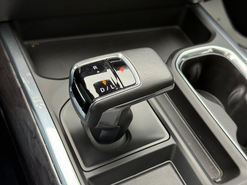 Chevrolet Silverado 1500 Vehicle Full-screen Gallery Image 23