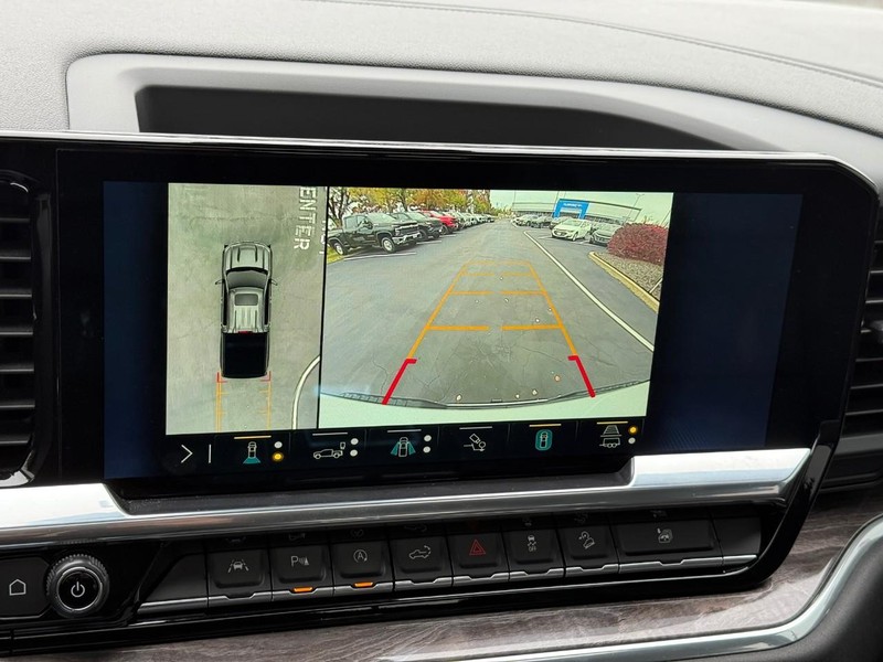 Chevrolet Silverado 1500 Vehicle Full-screen Gallery Image 25