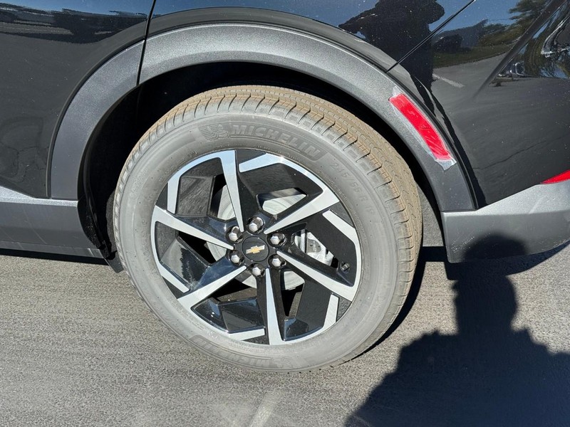 Chevrolet Equinox EV Vehicle Full-screen Gallery Image 4