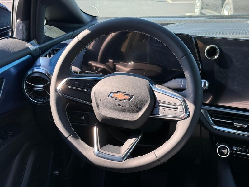 Chevrolet Equinox EV Vehicle Full-screen Gallery Image 7
