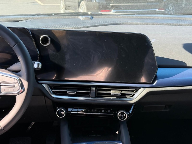 Chevrolet Equinox EV Vehicle Full-screen Gallery Image 8